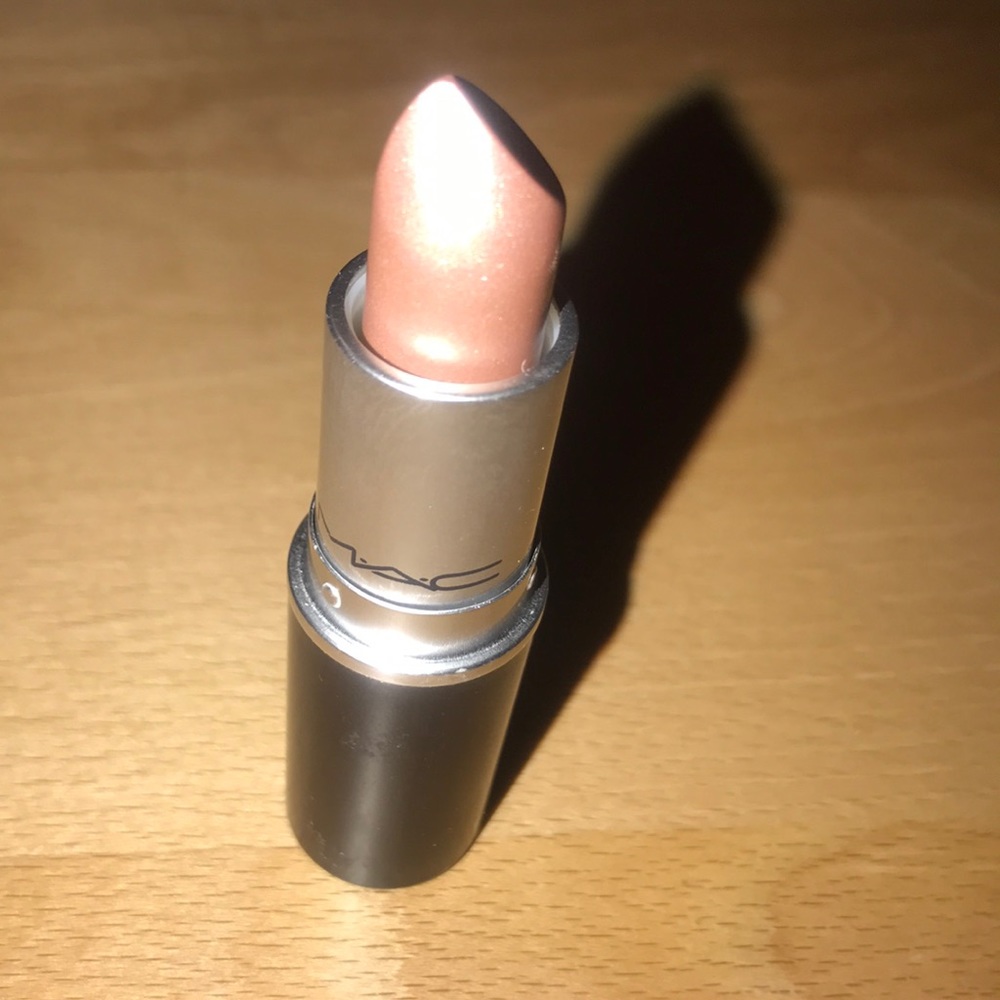 Stunning golden pearled Mac lipstick FROU